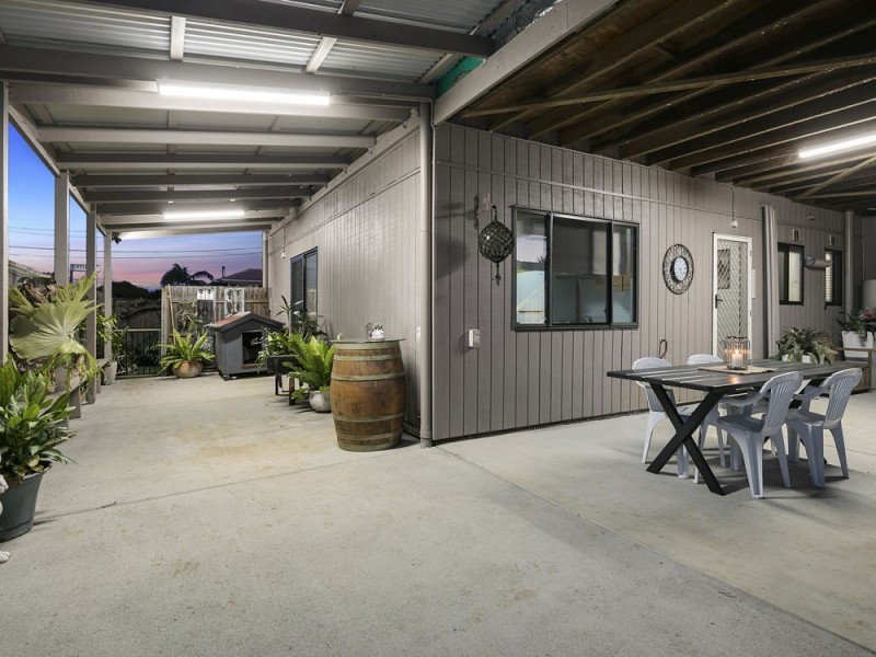 8 Iffley Street, Wynnum West QLD 4178