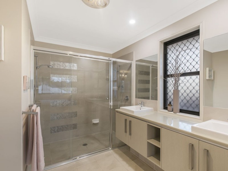 21 Higgs Circuit, Wynnum West QLD 4178