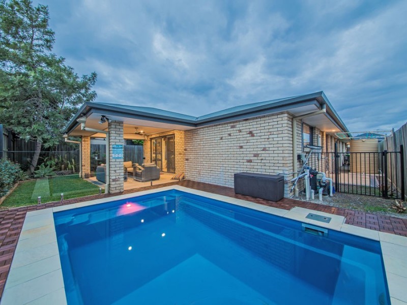 1 Demby Crescent, Wakerley QLD 4154