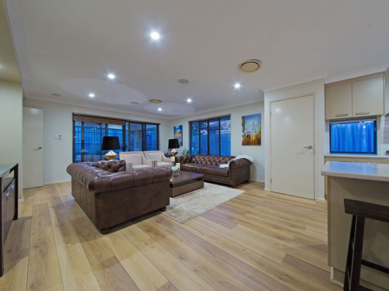 1 Demby Crescent, Wakerley QLD 4154