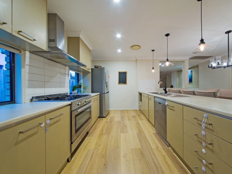 1 Demby Crescent, Wakerley QLD 4154