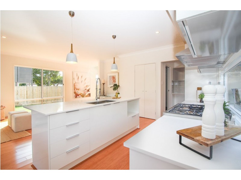 225 Whites Rd, Lota QLD 4179