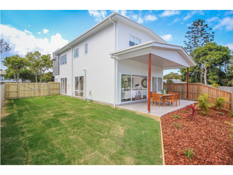 225 Whites Rd, Lota QLD 4179