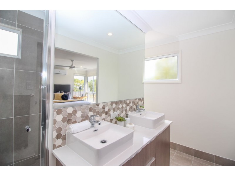 225 Whites Rd, Lota QLD 4179