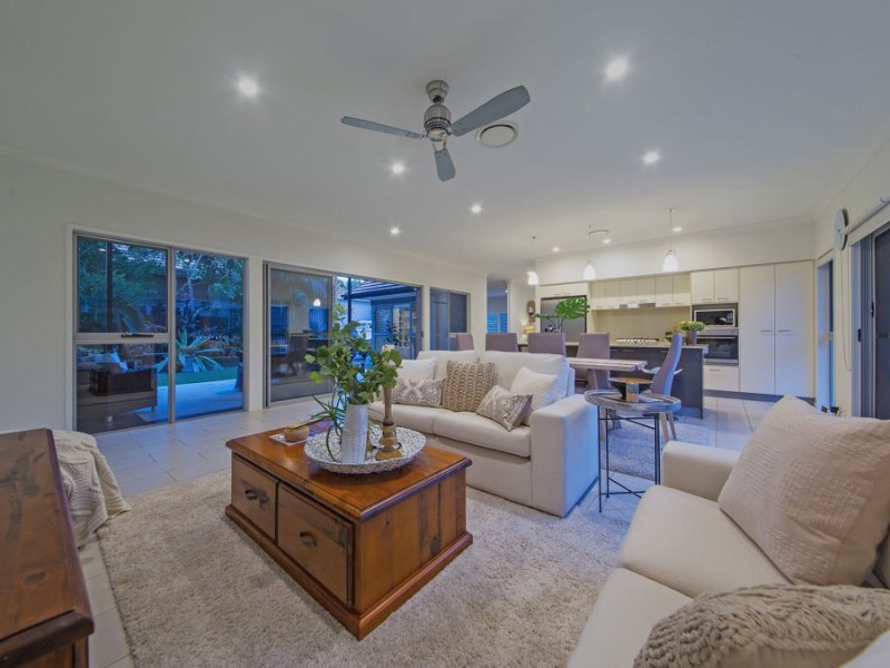 11 Esk Crescent, Wakerley QLD 4154