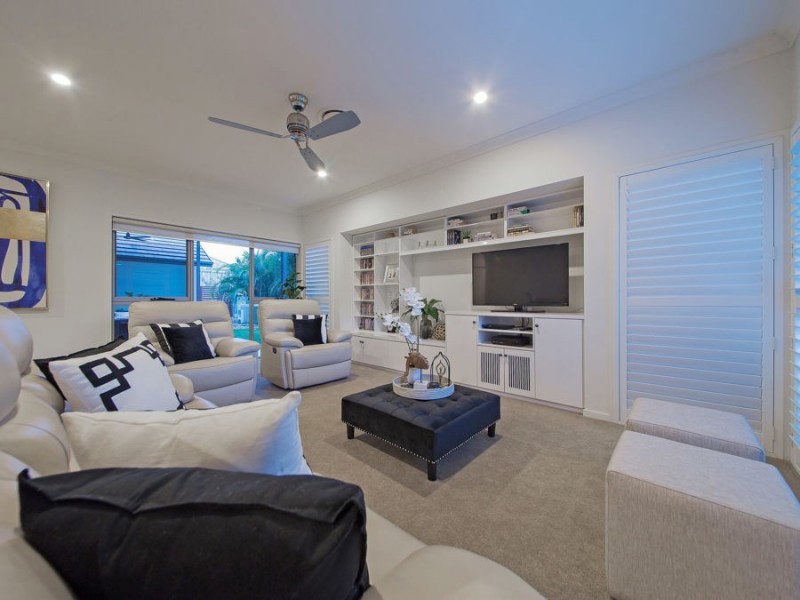 11 Esk Crescent, Wakerley QLD 4154