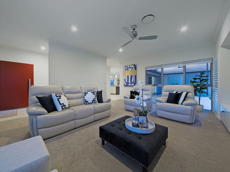 11 Esk Crescent, Wakerley QLD 4154