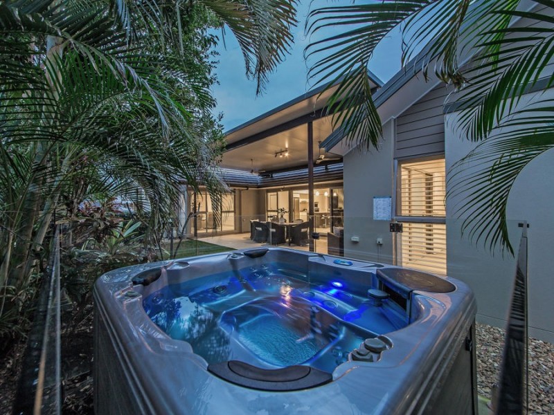 11 Esk Crescent, Wakerley QLD 4154