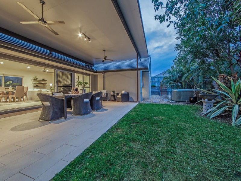 11 Esk Crescent, Wakerley QLD 4154