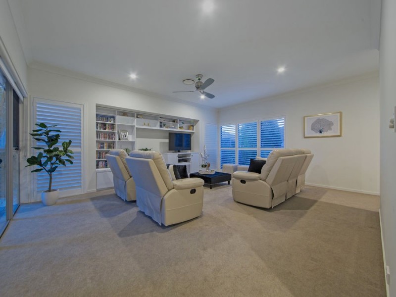 11 Esk Crescent, Wakerley QLD 4154