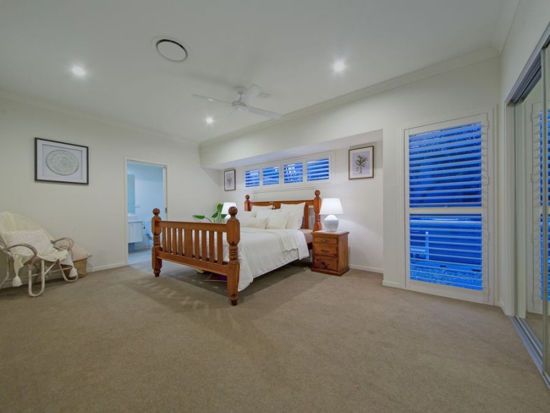 11 Esk Crescent, Wakerley QLD 4154