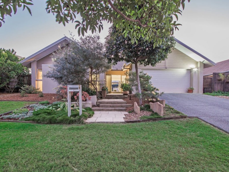 4 Margaret Crescent, Wakerley QLD 4154
