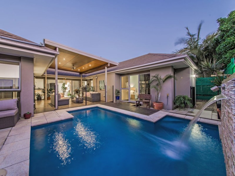 4 Margaret Crescent, Wakerley QLD 4154