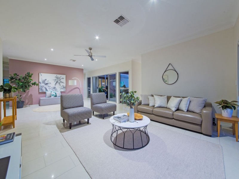 4 Margaret Crescent, Wakerley QLD 4154