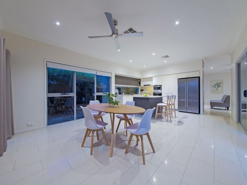 4 Margaret Crescent, Wakerley QLD 4154