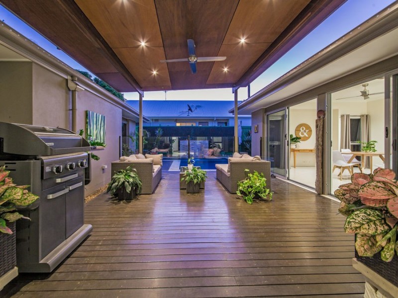 4 Margaret Crescent, Wakerley QLD 4154