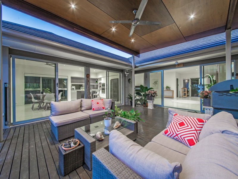 4 Margaret Crescent, Wakerley QLD 4154