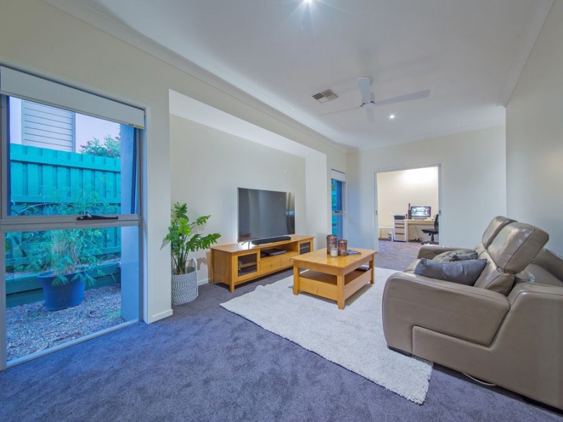 4 Margaret Crescent, Wakerley QLD 4154