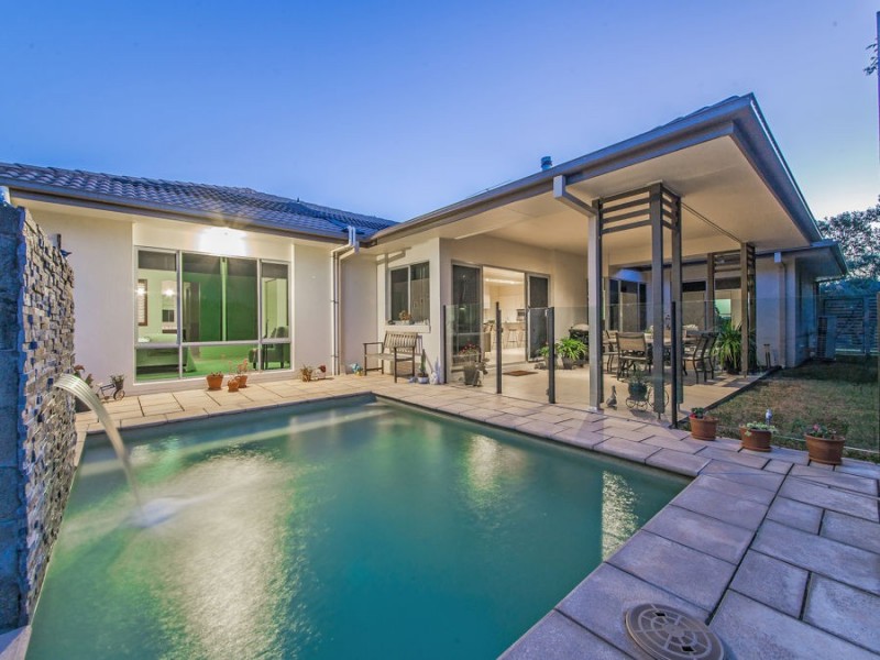 2 Lachlan Drive, Wakerley QLD 4154