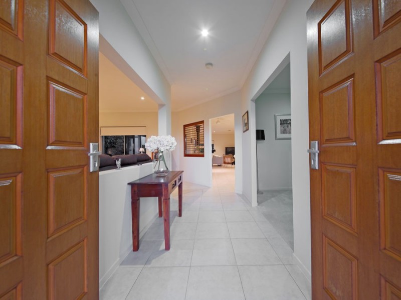 2 Lachlan Drive, Wakerley QLD 4154