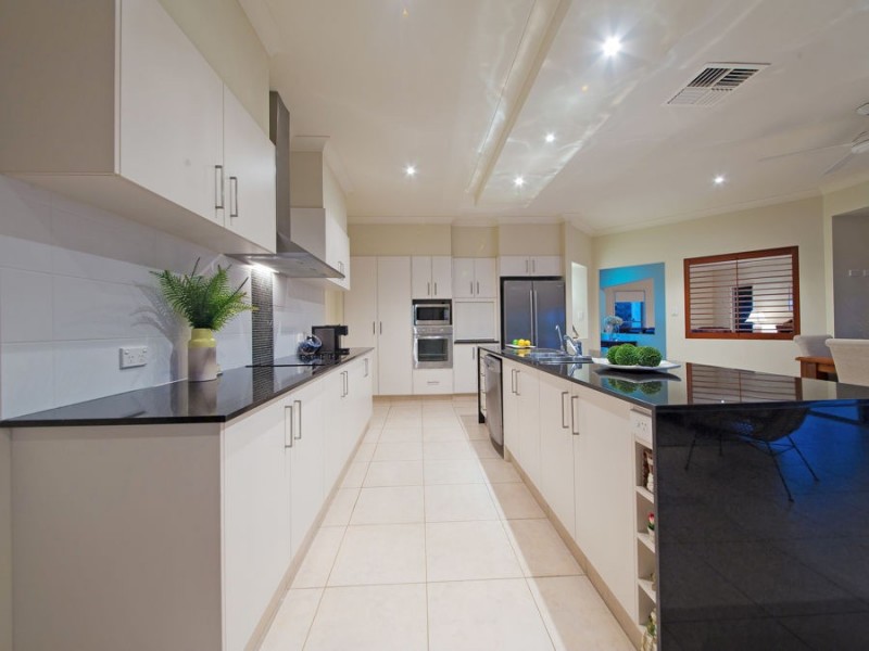 2 Lachlan Drive, Wakerley QLD 4154