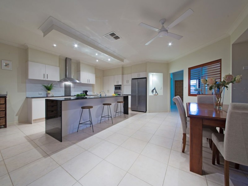 2 Lachlan Drive, Wakerley QLD 4154