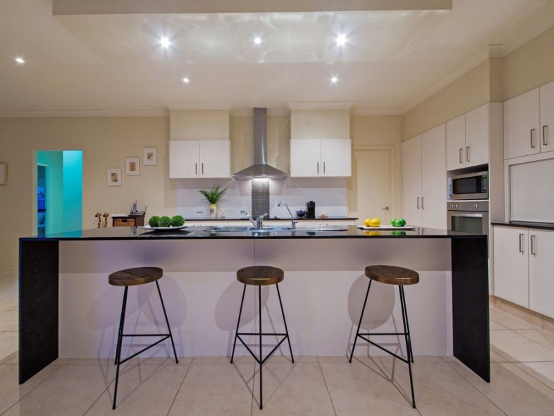 2 Lachlan Drive, Wakerley QLD 4154