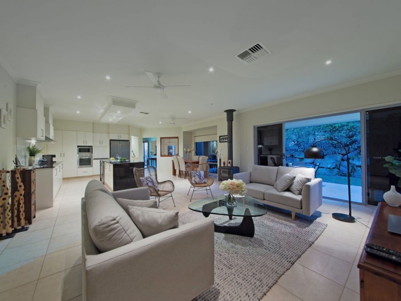 2 Lachlan Drive, Wakerley QLD 4154