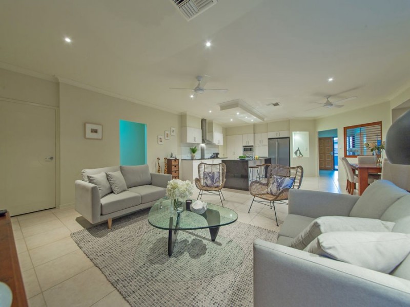 2 Lachlan Drive, Wakerley QLD 4154
