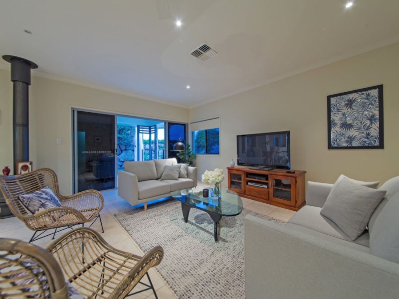 2 Lachlan Drive, Wakerley QLD 4154