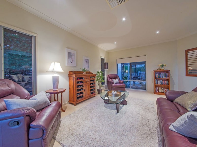 2 Lachlan Drive, Wakerley QLD 4154