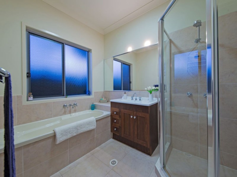 2 Lachlan Drive, Wakerley QLD 4154