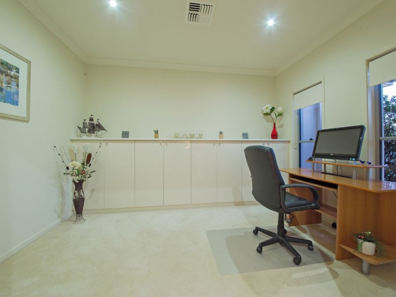 2 Lachlan Drive, Wakerley QLD 4154
