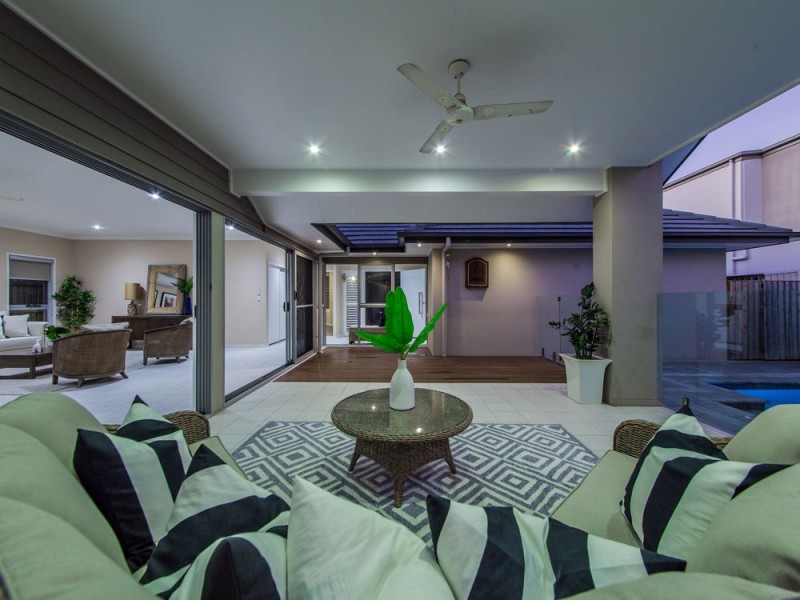 21 Margaret Cres, Wakerley QLD 4154
