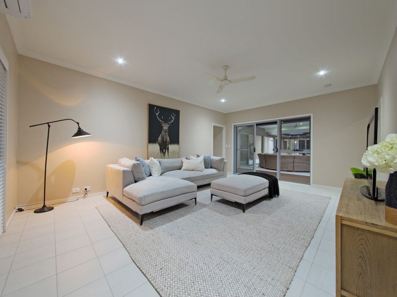 21 Margaret Cres, Wakerley QLD 4154