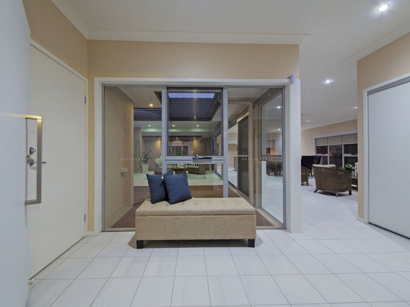 21 Margaret Cres, Wakerley QLD 4154