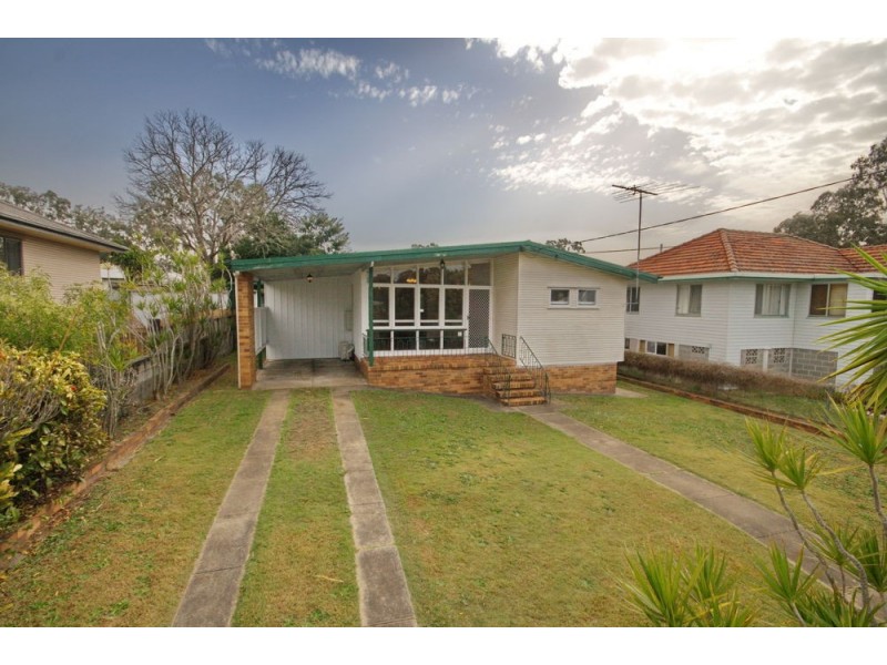 18 Astley St, Wynnum West QLD 4178