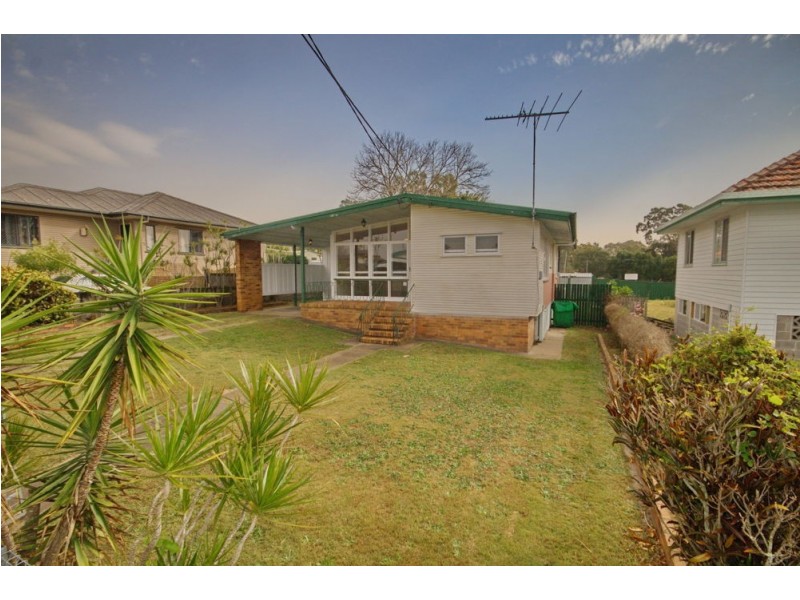 18 Astley St, Wynnum West QLD 4178