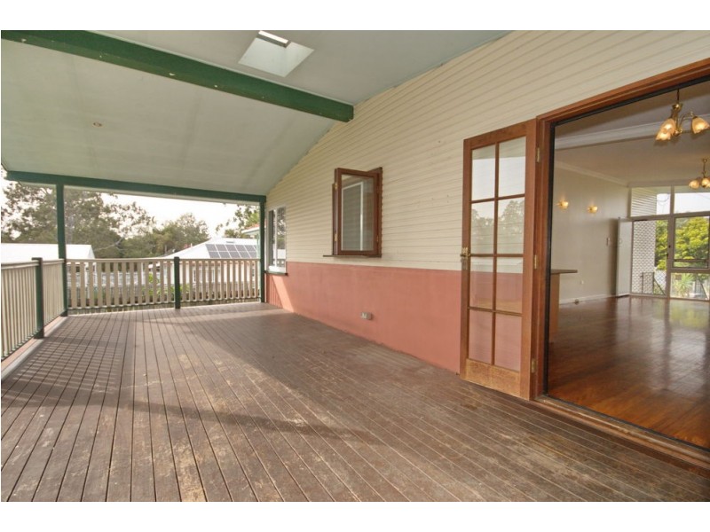 18 Astley St, Wynnum West QLD 4178