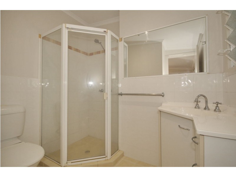 18 Astley St, Wynnum West QLD 4178