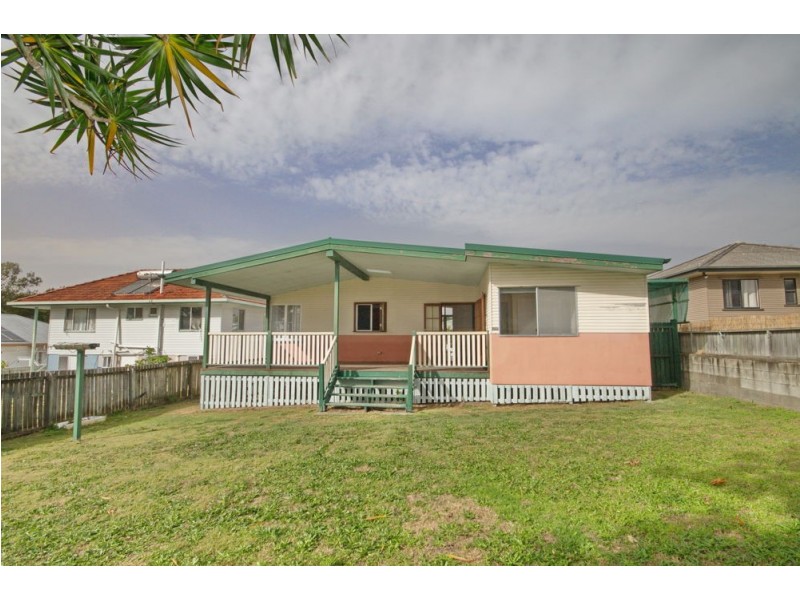 18 Astley St, Wynnum West QLD 4178