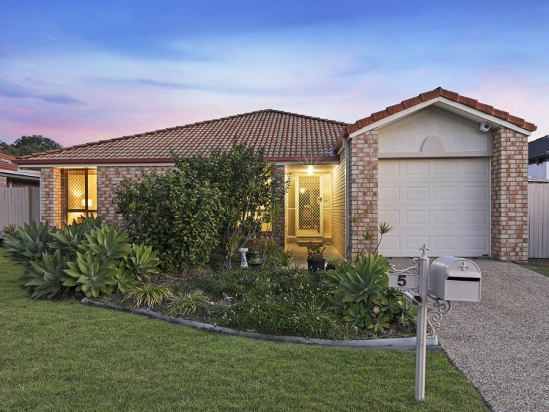 5 Virginia Place, Wynnum West QLD 4178