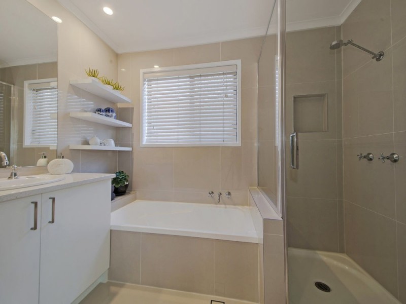5 Janine Street, Wynnum West QLD 4178