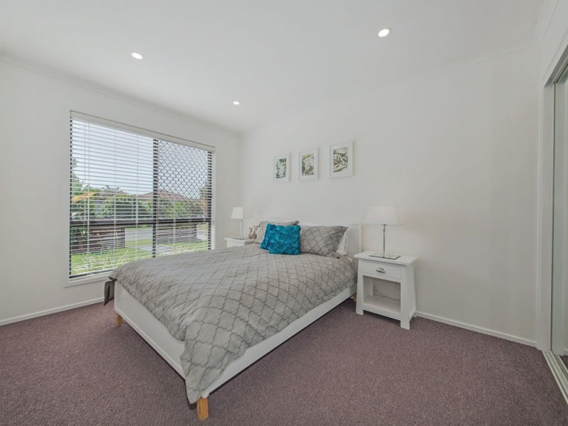 5 Janine Street, Wynnum West QLD 4178
