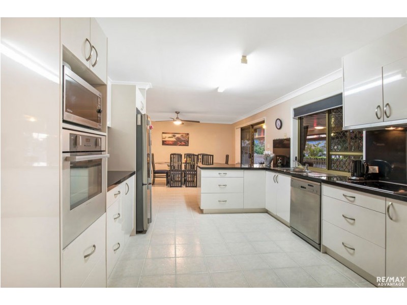 4 Irvine Place, Wynnum West QLD 4178