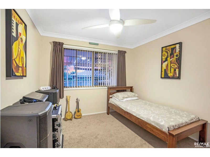 4 Irvine Place, Wynnum West QLD 4178