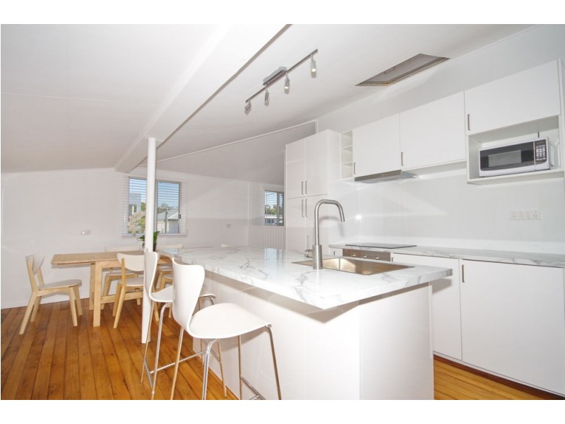 807 Esplanade, Lota QLD 4179