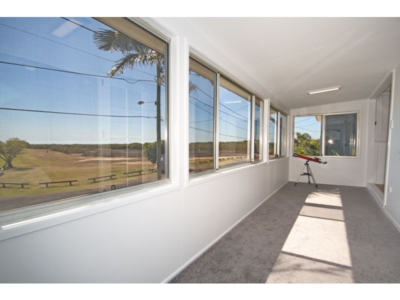 807 Esplanade, Lota QLD 4179