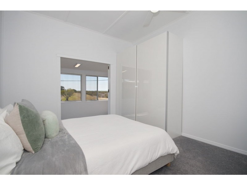 807 Esplanade, Lota QLD 4179