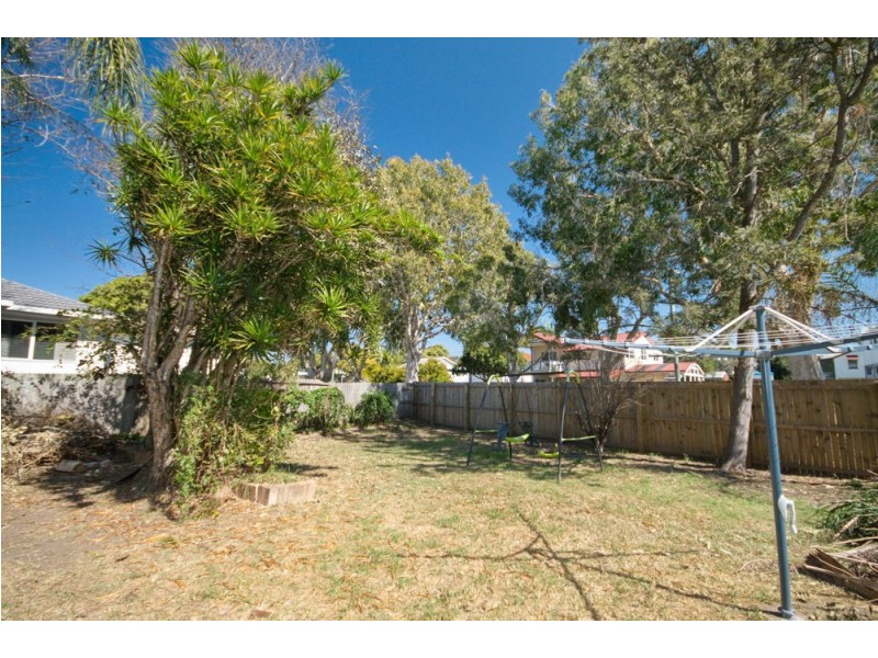 807 Esplanade, Lota QLD 4179